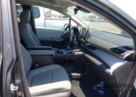 2025 Toyota Sienna Xle z USA, uszkodzony, nr VIN 5TDYRKEC2SS239038